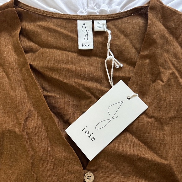 Contemporary Three-Quarter Sleeve Top - Picture 2 of 3